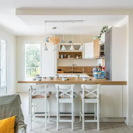 Les Palmiers-3 By Interhome